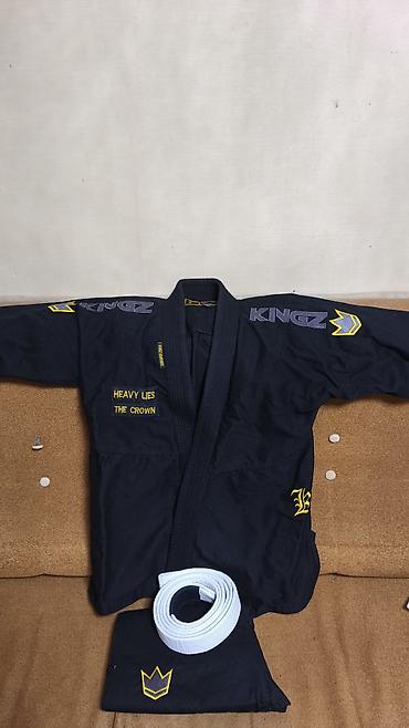 спорт: Kingz BJJ kimanosu.Cəmi 4 məşq geyinilib,hər dəfəsində də yuyulub.Yeni — 1