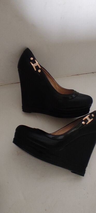 ботинки на платформе: Туфли 38, цвет - Черный