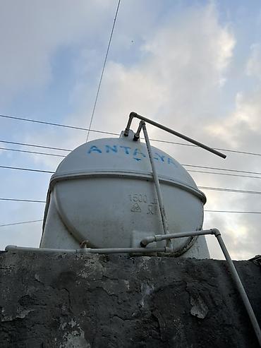 бак для воды в квартиру: Antalya markalı su çəni – 1500 litr - Həcmi: 1500 L (korpus üzərində — 3
