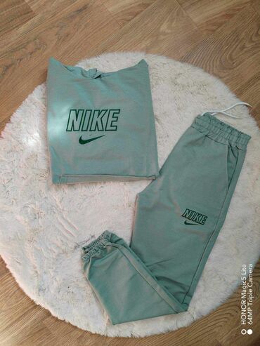 new yorker zene: Nike, L (EU 40), color - Green