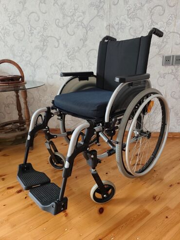 инвалидная коляска отдам даром: Elil ve xesteler ucun yeni araba.eni 43 sm.125 kq cekiye qeder