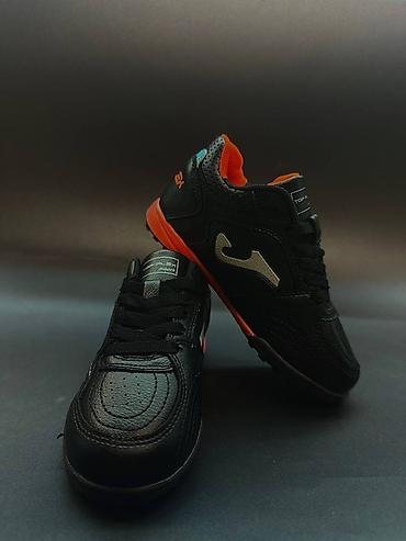 Бутсы: Сороконожки Joma белого цвета с синими вставками. Отлично подойдут — 9