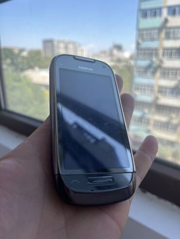 телефны: Nokia C7, түсү - Боз