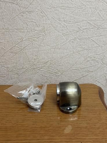 qapı üçün stopper: Qapı üçün stopperlər.
Ümumi 4 ədəd — 2