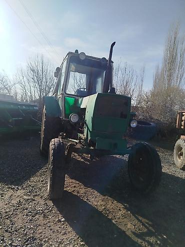 Traktorlar: Yaşıl rəngli kabinəli traktor - Kabin: metal karkaslı, geniş ön şüşə — 1