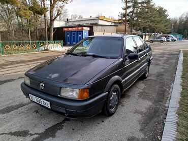 Volkswagen: Volkswagen Passat: 1988 г., 1.8 л, Механика, Бензин, Седан