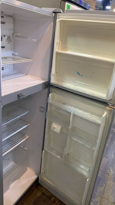 şirniyyat soyuducu vitrin: İki qapılı soyuducu (üst qapı dondurucu, alt qapı soyuducu) - Rəng