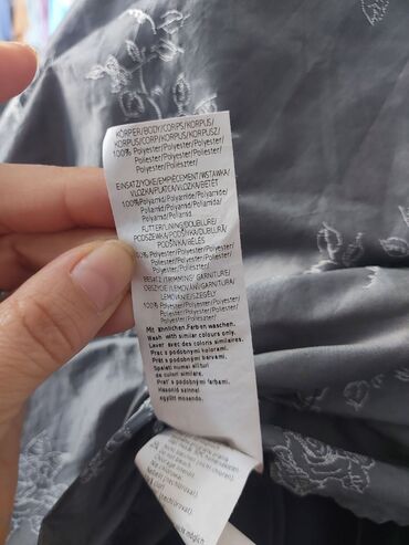 Haljine: Svečana haljina do kolena u sivoj boji sa diskretnim cvetnim vezom — 8