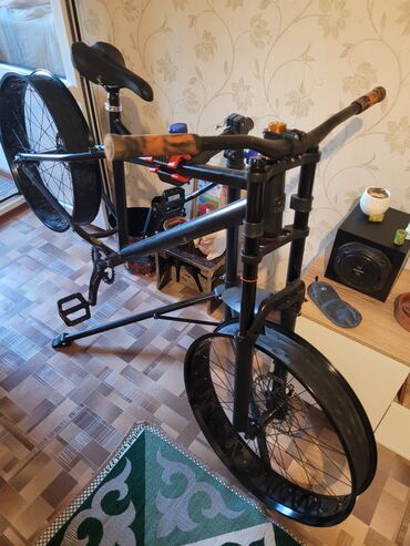 велосипед 6000: Рама с кареткой, педалями и седлом MTB в сборе, Вилка с