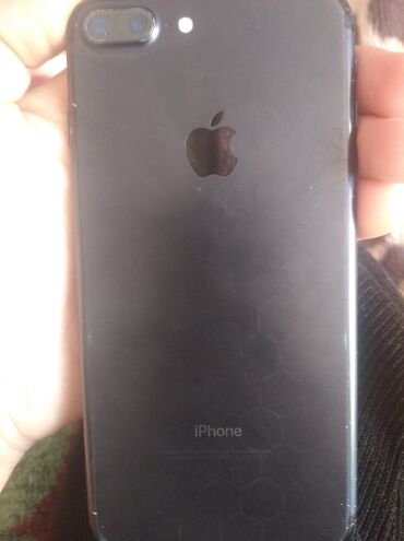 Apple iPhone: IPhone 7 Plus, Б/у, 32 ГБ, Черный, Зарядное устройство, Чехол, 100 %