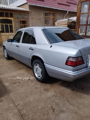 купить кожаные сиденья на мерседес 124: Mercedes-Benz E 220: 1994 г., 2.2 л, Механика, Бензин, Седан