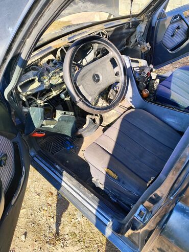 приборная панель бмв е34: Mercedes-Benz W124: 1991 г.