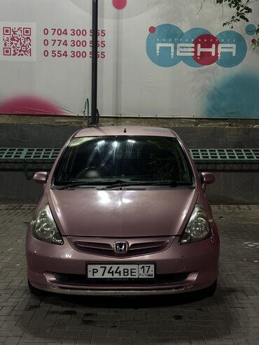 машина с российскими номерами: Honda Fit: 2001 г., 1.3 л, Вариатор, Бензин, Хетчбек