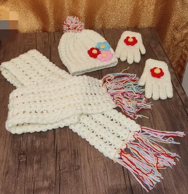 Dəstlər: Əl işi toxunma uşaq geyimləri və aksessuarları. Hər biri sifarişlə — 14
