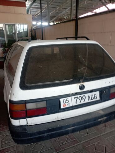 маленькие авто: Volkswagen Passat: 1989 г., 1.8 л, Механика, Бензин, Универсал
