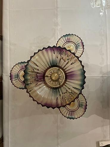 aksesuar qabı: Bu, əsasən bənövşəyi və firuzəyi çalarlara malik, şüşə və metal — 4