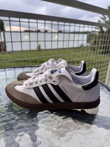 korpa za kicenje svatova: Adidas, 36