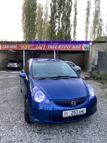 арзан машина сатылат: Honda Fit: 2003 г., 1.3 л, Автомат, Бензин, Хэтчбэк