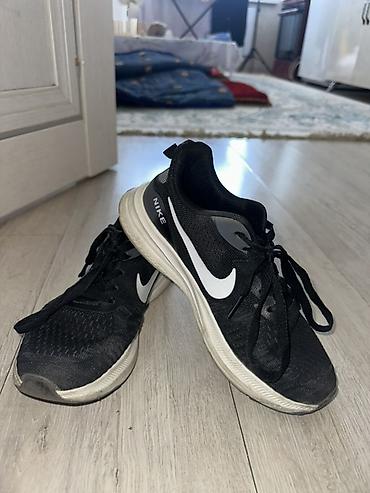 семейные одежды: Кроссовки Nike, черно-белые, низкая посадка. Подойдут для бега — 1