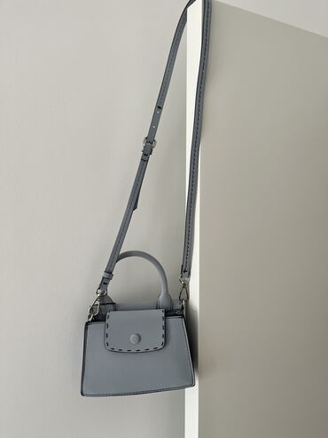 plisirana haljina zara: Zara nova torbica.
Mala plavo/siva torba