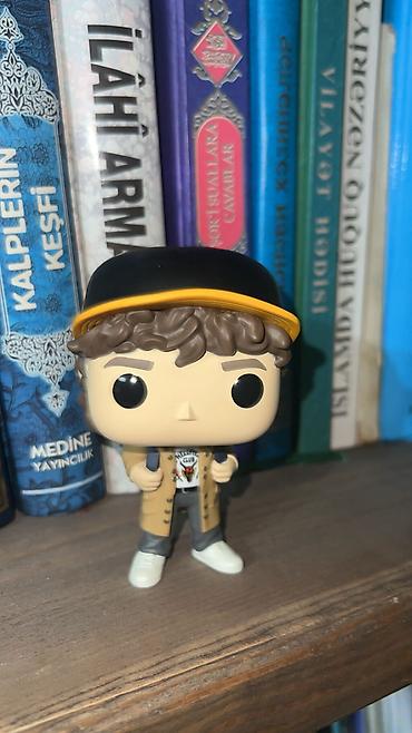 dustin: Funko Pop! Television – Stranger Things “Dustin Henderson” vinil — 2