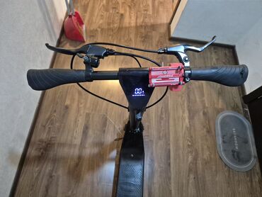 Yeni Elektrik samokat 10", 501 - 750 Vt, 36 - 45 km/s, Pulsuz çatdırılma