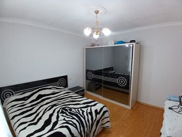 Həyət evləri və villaların satışı: Satılır: həyət evi Ünvan: şəkillərdə göstərilən həyət evi geniş daş — 8