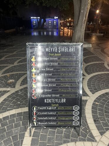Metal axtaran aparatlar: Məhsul: “Təbii Meyvə Şirələri” və “Kokteyllər” üçün menyu lövhəsi