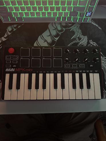 jbl pulse 5: Akai mpk mini
в хорошем состоянии 
все работает четко,как новая — 1