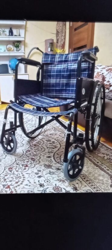əl arabasi: Новое инвалидное кресло
имеются подножки 160 азн