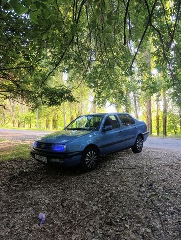 Volkswagen: Volkswagen Vento: 1992 г., 1.8 л, Механика, Бензин, Седан