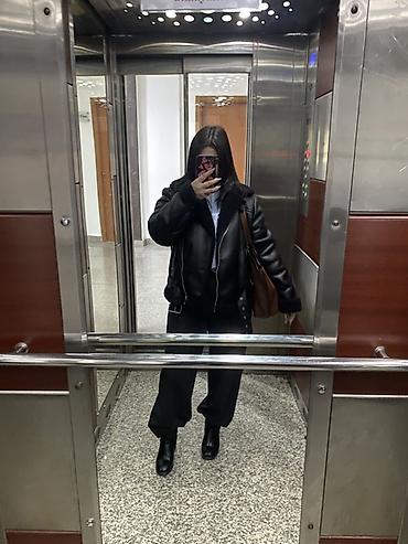 zip: Qadınlar üçün qara dəri görünümlü qış gödəkçəsi - Model — 2