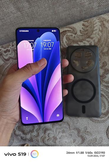 a 11: Смартфон Xiaomi 13 Ultra (задняя крышка зелёная, текстурированная — 1