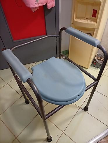 Medicinski nameštaj: Toaletna stolica (WC stolica/komod stolica) sa kadicom. KAO NOVA — 3