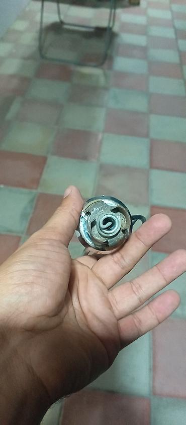 w210 diskleri: Mercedes-Benz kapot emblemi - Klassik üçşaxəli ulduz dizaynı, dairəvi — 3