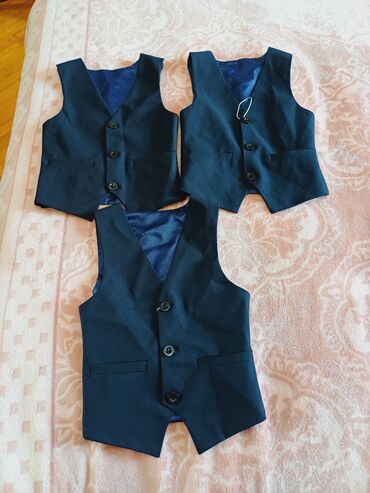 Jiletlər: Maqaza baqlandigindan elde 5 eded qalib 4 -5 yas 6 -7 yash oqlan — 10