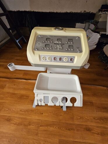 Tibbi avadanlıq: Laboratoriya sentrifuqası – model 80-2B Texniki xüsusiyyətlər: - Ön — 7