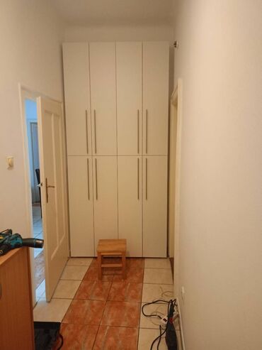 Ormari: Ormari se izradjuju od Univera debljine 18mm u belom dekoru — 15