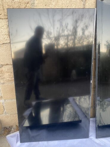 Televizorlar: Ekranları xarab müxtəlif ölçülərdə televizorlar satılır.Tədbirlərdə — 4