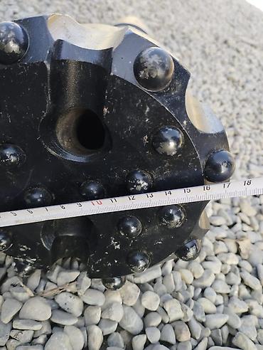 Буры: Буровая коронка по горным породам (ударно-вращательное бурение). - — 10