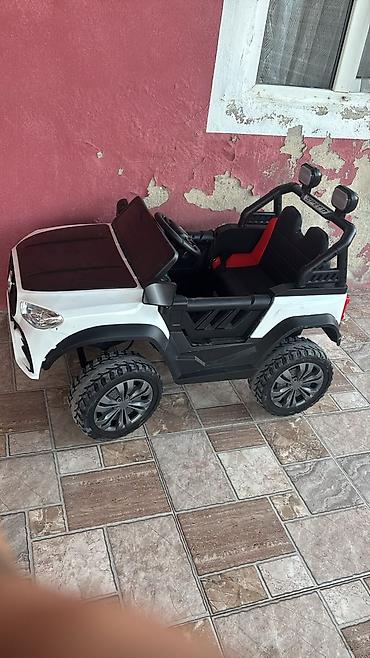 stacktrack oyuncaq dəsti: Uşaq üçün elektrikli akkumulyatorlu maşın – off-road tipli, 2 yerlik — 1