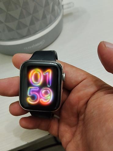 garmin forerunner 970: Смарт‑часы в Apple Watch Series 4 с прямоугольным экраном и черным — 2