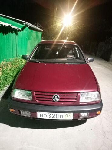 Volkswagen: Volkswagen Vento: 1993 г., 1.8 л, Механика, Бензин, Седан