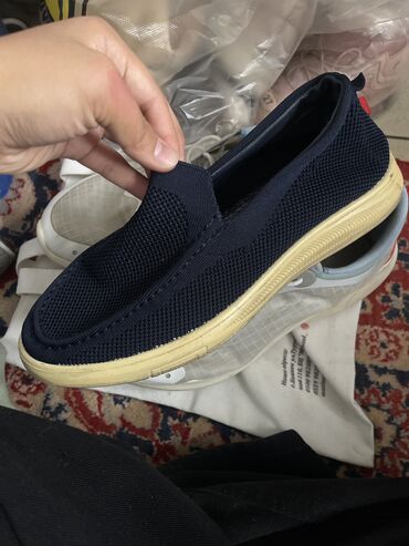 Кроссовки и спортивная обувь: Продается мужская обувь Макостны, кроссовки, ботасы, ботинки дешево at lalafo.kg — 1 Кроссовки и спортивная обувь: Продается мужская обувь Макостны, кроссовки, ботасы, ботинки дешево — 1