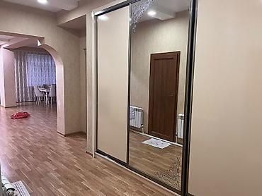 ağ seher: 3 otaqlı, Yeni tikili, 132 kv. m — 2