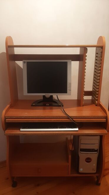 işlənmiş komputerler: Şkafla kampyuter bir yerde satılır