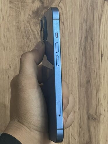 Apple iPhone: IPhone 13 — 2