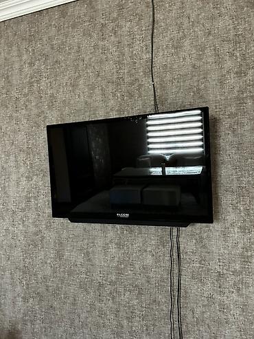 ультратонкие телевизоры: Телевизор ELCOM, диагональ около 32" (по габаритам на стене). Плоская — 1