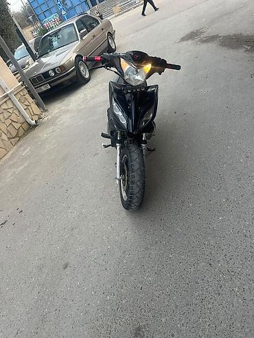 moped 200: Skuter/moped – şəhər içi sürüş üçün praktik və qənaətcil - Rəng: qara — 2
