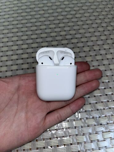 airpods 2 левый наушник: Реплика Airpods 2-го поколения. Есть небольшая трещина на кейсе